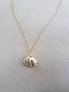 Beautiful gold shell necklace made with a gold plated seashell charm with a 24k gold filled chain. This necklace makes a unique gift for a beach lover or someone special in your life. The seashell is around 25-30mm long. Each item is carefully packaged in a beautiful jewellery box ready as a gift. If you would like to add a personalized note with your order, just write a note at checkout and I will send a small card with your gift to the recipient. Please choose necklace length from the drop-dow Gold Shell Necklace, Shell Charm Necklace, Sea Shell Necklace, Beach Wedding Jewelry, Pottery Jewelry, Gold Leaf Necklace, Beach Necklace, Mermaid Jewelry, Jewelry Beach