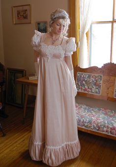 Jane Austen Clothing, Marie Antoinette Costume, Tudor Dress, Regency Gown, Regency Era Fashion, 18th Century Costume, Bustle Dress, Regency Dress, Regency Fashion