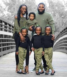 Fall Picture Outfits, Spring Family Pictures, Family Photo Outfit Ideas, Family Photo Outfit, Photo Outfit Ideas