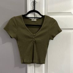 Cotton On Crop Top. Olive Green Color. Size Small. Nwot Army Green Crop Top, Olive Green Clothes, Green Crop Top Outfit, Clothing Cabinet, Closet Revamp, Stylish Outfits Casual, Outfit Collection, Green Crop Top, Green Tank Top