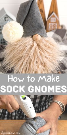 Sock gnome Easy Gnomes Diy, Sock Diy, Gnomes Christmas, Diy Socks, Gnomes Diy, Christmas Crafts To Make