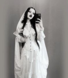 Gothic Ghost Costume, Black And White Goth Outfit, White Goth Wedding, White Gothic Outfit, Forehead Makeup, White Goth Outfit, White Goth Aesthetic, Dracula Clothing, Vampire Dress