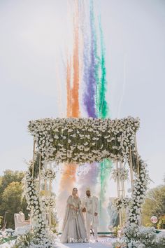 Mandap Decor Indian Day Wedding, Indian Outdoor Mandap, Varmala Stage Wedding Decorations, White Theme Wedding Decor Indian, Day Wedding Mandap Decoration, Lagan Mandap Decoration, Pastel Indian Wedding Theme, White Wedding Decorations Indian, Chauri Mandap Decoration