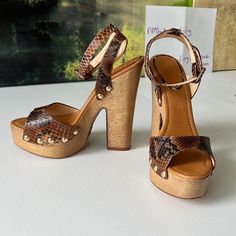 - Designer = Alexandre Birman - Size = 10m(40) Trunk 22 - Alexandre Birman Crocodile Print Leather Open Toe 8m Ankle Wrap Platform Sandals -3heel Height= Approximately 6”Inches Inches (15.2) - Platform Height = 1.75”Inches (4cm) - Measured On The Inside From Front Tip Of Open Toe To Back Tip Of Heel To Give An Estimate Of Size Length = Approximately 26cm - Genuine And Authentic Or Your Money 9back Trunk 22 Chic Leather Heels With Crocodile Pattern, Evening Leather Heels With Crocodile Pattern, Luxury Crocodile Pattern Heels For Party, Luxury Party Heels With Crocodile Pattern, Brown Leather Heels With Crocodile Pattern, High Heel Leather Heels With Crocodile Pattern, High Heels With Crocodile Pattern Leather, Leather Open Toe Heels With Crocodile Pattern, Open Toe Leather Heels With Crocodile Pattern