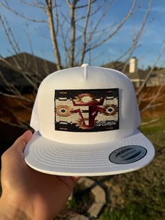 Para todos nosotros que nos gusta la vida de rancho!  For all of us that love the ranch life!  DeRancho adjustable snapback. Premium quality material.  Details:  * Mesh Back * Adjustable Strap * One size fits all Materials:  * 65% Polyester  * 35% Cotton Salty Rodeo Hats, White Cap For Rodeo, Western White Trucker Hat With Curved Brim, Western Style White Trucker Hat With Curved Brim, White Adjustable Trucker Hat For Rodeo, Western Style White Snapback Hat With Curved Brim, White Flat Brim Baseball Cap For Rodeo, Western White Snapback Hat, White Western Snapback Baseball Cap