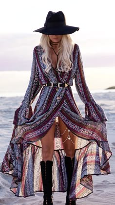 GypsyLovinLight Boho Style                                                                                                                                                     More  Vagabond-Dogs.com Mode Coachella, Moda Coachella, Sukienki Maksi, Look Hippie Chic, Bohemia Dress, Look Boho Chic, Boho Styl, Mode Hippie, Looks Country