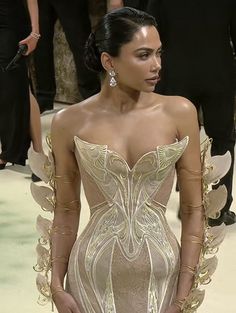 Futuristic Clothing, Met Gala Outfits, Met Gala Dresses, Gala Fashion, Butterfly Dress, Gala Dresses, Red Carpet Dresses, Celebrity Dresses, Dress Pattern