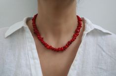 This is a gorgeous, handmade dainty chip coral necklace made with all-natural coral beads. This necklace is made of the most amazing shade of red coral beads that will go beautifully with many outfits and occasions. The minimalism of this necklace and the color of the red make this necklace simple yet beautiful and eye-catching.  The beads are approximately 8-9mm but vary due to the shape. **Do not use liquid chemicals on the beads, just use a polishing cloth** Our items are shipped in a nice mesh pouch in a gift box. All jewelry needs to be returned unworn and in its original condition and packaging.  Earrings are NOT returnable for hygiene reasons. We hold the right to deny a return if the product you have sent back does not meet our requirements. You are responsible for the return shipp Coral Choker, Red Coral Necklace, Necklace Outfit, Jewelry Summer, Red Necklace, Natural Coral, Necklace Simple, Coral Necklace, Necklace Beaded