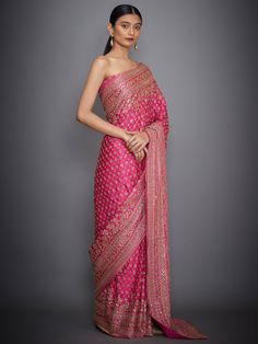 Fuchsia Embroidered Paisley Saree with unstiched blouse-Complete Look Floral Dresses With Sleeves, Zardosi Embroidery, Modern Saree, Saree Blouse Patterns, Embroidered Saree, Designer Saree Blouse Patterns, Saree Trends