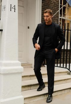 Men With Class Gentleman Style, Classic Black Suits, Black Smart Casual, Business Casual Men Work, Mens Fashion Tips, Suits Ideas, Dapper Gentleman Style, Party Outfit Men, Rehearsal Dinner Outfits