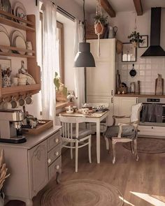 the kitchen is clean and ready to be used for dinner or lunchtime, as well as other things in the house