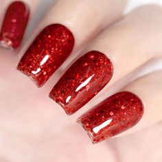 Le nostre scintillanti unghie rosso sangue ti renderanno sicuramente al centro dell'attenzione questo Halloween! Un tocco di brillantezza è proprio ciò di cui hai bisogno per completare questo glitter grosso e scintillante. Red Sparkle Nails Acrylic, Red Glittery Nails, Red Sparkle Nails, Glitter Gel Nail Polish, Red Nails Glitter, Gel Polish Nail Art, Glitter Gel Polish, Glitter Gel Nails, Red Sparkle