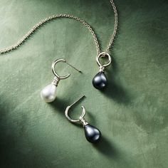 These unique mismatched black and white pearl earrings are casual yet timeless. Inspired by a painting of the goddess Venus by Peter Paul Rubens, these artistic earrings are perfectly sized for every day wear. #jewelry #pearls #giftidea #forher Elegant Black Teardrop Pearl Earrings, Elegant Black Jewelry With Pearl Charm, Chic Silver Teardrop Pearl Earrings, Black Sterling Silver Jewelry With Pearl Drop, Evening Sterling Silver Pearl Earrings With Pendant, Elegant Black Pearl Drop Earrings, Artistic Earrings, White Pearl Earring, Bold Jewelry