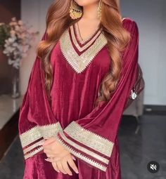 Pherans Designs, Plain Velvet Suit Design With Lace, Plain Velvet Suit Design, Velvet Pakistani Dress, Velvet Suit Design, Pretty Dresses Casual