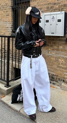 Outfits With White Sweater Vest, Model Winter Outfits, January Birthday Outfit Ideas, Skirt Winter Outfits, Hiphop Style, Asian Streetwear, Street Outfits, Timeless Outfits, Aesthetic Grunge Outfit