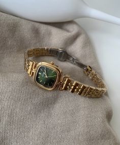 Emerald Gold Jewelry, Formal Watch, Little Gold Watch, Gold Square Watch, Gold Watches Women Jewellery, Gold And Emerald Jewelry, Gold Watch Green Face, Vintage Womens Watch