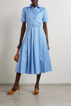 Gucci's midi dress is cut from cotton Oxford and jacquard-woven with the label's iconic double Gs - you'll also see them on the glossy buttons. Reminiscent of vintage styles, it has a sharp collar, detachable waist belt and pleated midi skirt. The light-blue hue will look so nice with metallic or neutral accessories. Shirt Runway, Collar Detachable, Neutral Accessories, Designer Maxi Dress, Couture Style, Cotton Poplin Dress, Gucci Outfits, Summer Inspo, Pleated Midi Skirt