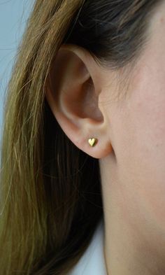 Gold Earrings Small Simple, Cute Stud Earrings Gold, Small Gold Earrings Studs Simple, Gold Small Earrings Designs, Earring Studs Gold, Small Gold Earrings Studs, Gold Earrings Designs Simple, Small Gold Earrings Designs, Small Gold Earrings