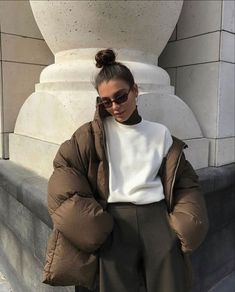 Winter Mode Outfits, Zoella, Puffy Coat, Cars Luxury, Winter Mode, Classy Aesthetic, Jacket Outfit, Street Style Trends, Puffy Jacket