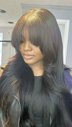 Jet Black Layered Hair, Black Layered Hair With Bangs, Black Layered Hair, Black Hair Inspiration, Layered Hair With Bangs, Short Sassy Hair, Braids With Curls, Hair Idea, Sew Ins