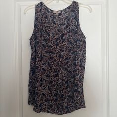 Nwot Loft Ditsy Floral Ruffle Print Sleeveless Blouse - Size L Patterned Sleeveless Printed Tank Top, Spring Floral Sleeveless Camisole, Summer Sleeveless Printed Blouse, Patterned Sleeveless Top For Spring, Casual Sleeveless Ditsy Floral Print Top, Casual Sleeveless Top With Ditsy Floral Print, Casual Sleeveless Ditsy Floral Top, Sleeveless Patterned Top For Spring, Casual Multicolor Tank Blouse