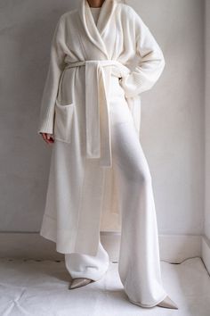 ECRU Cozy Robe Aesthetic, House Robes For Women, Quiet Luxury Loungewear, Soft Lounge Wear, Cashmere Pajamas, Cashmere Lounge Set, Cashmere Set, Cashmere Loungewear, Long Robes