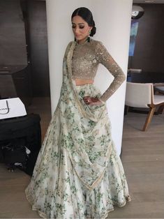 <ul>
<li style="text-align: justify;"><span style="text-align: justify;">Look super gorgeous in this White flared colored organza silk bridal sabyasachi designer girlish lehenga beautified with floral digital print all over.</span></li>
<li style="text-align: justify;"><span style="text-align: justify;">Along with a heavily embroidered golden color net choli with silk lining and white matching organza dupatta with lace details in similar printed design.& Sabyasachi Bridal, Lehenga Choli Designs, Shadi Dresses, Sabyasachi Lehenga, Organza Lehenga, Party Wear Lehenga Choli, Lehnga Dress, Red Lehenga, Pink Prom Dress