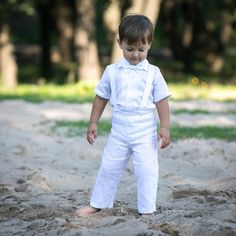 "Size 12 - 18 month Baby boy white linen suit includes SET of 4 : - Shirt  - Pants - Suspenders  - Bow tie  Pants come in elastic waist adjustable with buttons. Suspenders are adjustable with buttons on the back and are removable. The bow tie is pre-tied with adjustable Velcro closure on the back.  Please let me know - If you have a specific date when the suit needs to be ready. Standard delivery time is shown on \"estimated arrival\". However, there is available FedEx or UPS courier service tha Ring Bearer White Suit, Baby Boy White Outfit, Boy Suspenders Outfit, White Linen Outfit, Bow Tie Pants, Waistcoat Outfit, White Linen Suit, Boy Baptism Outfit