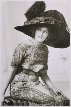 size: 12x8in Photographic Print: Phyllis Le Grand, Actress : Fashion Photography School, Edwardian Hat, Fashion 1910, Merry Widow, 1910s Fashion, 20th Century Fashion, Victorian Women, Edwardian Era, Vintage Portraits