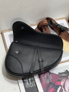 Size: 26cm It comes with Dust box, Care manual, Tag, and Paper bag. Dior Cactus Jack, Dior Saddle, Cactus Jack, Luxury Bag, Saddle Bag, Top Collection, Bag For Women, Cute Bag, Dior Saddle Bag