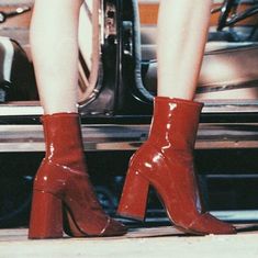 70s Mode, 70s Aesthetic, Winter Mode, Mode Inspo, Chunky Boots, Red Aesthetic, Retro Aesthetic, Aesthetic Vintage