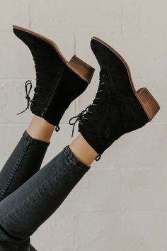 Fall Boot Trend, Black Lace Up Boots, Dr Shoes, Women Heels, Trending Boots, Colorful Shoes, Workout Shoes, Boots Fall, Casual Winter Outfits