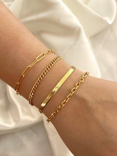 Gold Bracelet Design For Women, Classic Paper, Cuban Chain Bracelet, Bracelet Stacks, Gold Link Bracelet, 18k Gold Chain, Herringbone Chain, Gold Link Chain, Link Chain Bracelet