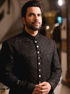 Black Sherwani Men Indian Groom, Black Sherwani Men Wedding, Pakistani Groom Outfits For Men, Black Sherwani Men, Black Sherwani Groom Pakistani, Designer Dress For Wedding, Black Pathani, Nameera By Farooq, Black Sherwani