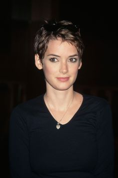 26 of the Best Short Haircuts in History Winona Ryder Hair, Boy Cut, Short Curls, Athletic Hairstyles, Very Short Hair, Winona Ryder, Curly Bob Hairstyles, Short Pixie Haircuts