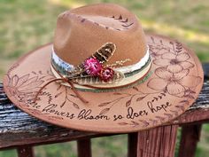 Bohemian Hats Boho Chic, Black Burned Felt Hat, Wood Burned Hats Women, Burned Hat Design Ideas, Wood Burn Felt Hats, Felt Hat Designs, Burned Hats For Women, Felt Hat Burning Designs, Hat Bands Diy Ideas