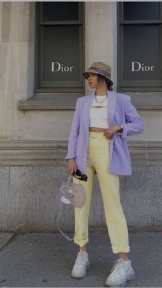 Yellow Jeans Outfit, Dynasty Outfits, Aurelie Bidermann, Color Combinations For Clothes, Casual Work Outfit, Women's Casual Style, Inspired Outfits, Girly Fashion, Colourful Outfits