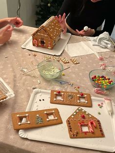 Ginger Bread House Making Party, Cozy Gingerbread House, Gingerbread House Inspo Aesthetic, Making Gingerbread Houses Aesthetic, Gingerbread House Date, Ginger Bread House Making, Ginger House Christmas, Winter Gingerbread House, Gingerbread House Making Party