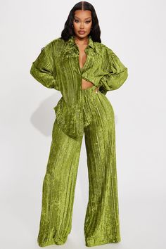 Velvet Pants Outfit, Chartreuse Velvet, Velvet Clothes, Girl Fits, Over Sized, Velvet Pants, Wide Leg Pant, Curve Dresses, African Attire