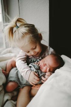 Newborn Family Photos, Sibling Photography, Lifestyle Newborn