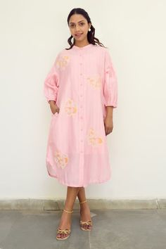 Pink tunic dress featuring drop shoulder with floral hand embroidery with pleated sleeves. - Aza Fashions Tunic Dress Patterns, Pink Tunic Dress, Peach Clothes, Floral Hand Embroidery, Embroidered Tunic Dress, Pink Tunic, Pleated Sleeves, Embroidery Floral, Embroidered Tunic