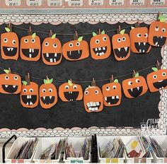 there are many pumpkins hanging on the line with their mouths open and teeth out