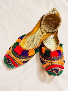 This is a traditional Afghani slipper (paissare) which can be worn during any event 15 May, May 2024, Womens Slippers, Art Collection, Slippers, Bathing Beauties, Accessory Gift, United States, Electronic Accessories