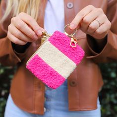 Make your keys party thanks to this keychain wallet that puts the fun in functional! The perfect size to hold your id and all your cards this ready-to-use wallet will serve as the perfect gift to yourself or a friend. Don't blame us when you're cozying up to this cutie you'll smile at every day! 🥰 Trendy Rectangular Keychain With Key Clip, Pink Card Holder With Interior Key Chain As Gift, Rock Chick Style, Yellow Confetti, Coin Purse Keychain, Purse Keychain, Mini Keychain, Pink Confetti, Keychain Wallet