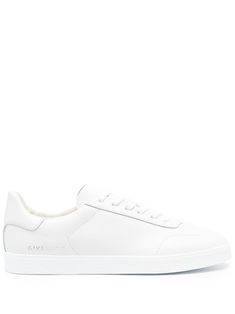 white calf leather smooth grain debossed logo to the side embossed signature 4G motif to the tongue debossed signature 4G motif to the rear logo at the sole round toe front lace-up fastening branded leather insole rubber outsole Givenchy Sneakers, Debossed Logo, Chain Strap Bag, Oversized Tote Bag, Round Toe Shoes, Versace Outfit, Boots And Sneakers, Suede Sneakers, Ballet Flat Shoes