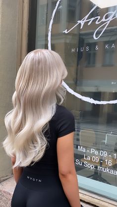 White Icy Blonde Hair, Neutral Platinum Blonde, Blonde Ice Hair, Cool Icy Blonde Hair, Bright Blonde Long Hair, Icy Platinum Blonde Hair Balayage, Platinum Blonde Hair Inspiration, Iced Blonde Hair, White Balayage Hair