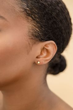 The perfect minimalist round stud earrings come in 2 sizes, mini (3mm) and small (5mm). -14K gold filled-hypoallergenic Disk Earrings, Gold Disc, Disc Earrings, Earrings Studs, Round Stud Earrings, Gold Studs, Tassel Earrings, Ear Piercings, Birthday Ideas