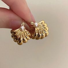 Material: Metal Fashion Element: Pearl Style: French Retro Vintage French Jewelry, Gold Earrings Vintage, Vintage Earrings Aesthetic, Pearl Jewlery, October Jewelry, Dope Jewelry Accessories, Vintage Earring, Retro Earrings, Style Français