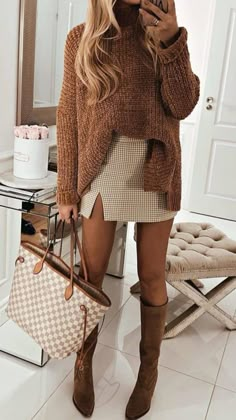 These ideas are perfect to use a single items and adapt it into different styles. #reusable #clothes Trendy Winter Fashion, Sweater And Skirt, Fest Outfits, Chic Winter Outfits, Trendy Winter, Trendy Fall Outfits, Fashion Blogger Style, Cute Winter Outfits, Trendy Fall