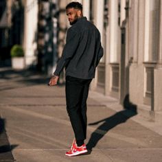 Men Pose, Sneakers Outfit Men, Men Street, Mood Board Fashion, Back Workout, Black Men Fashion